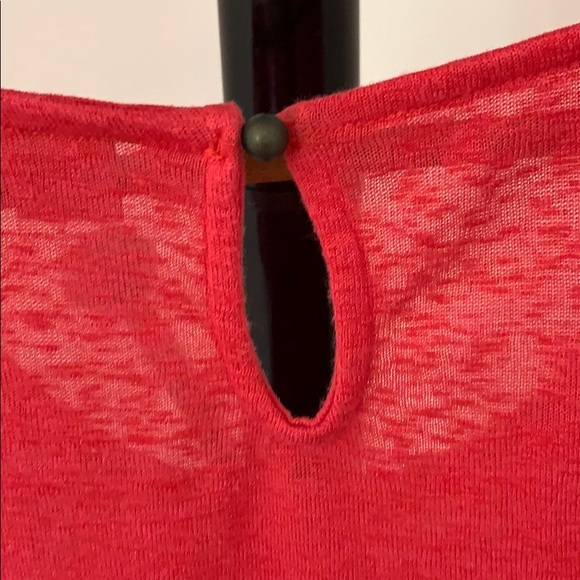 FREE WITH PURCHASE ☀️ Cute pink t-shirt with lace sleeves - Picture 5 of 6